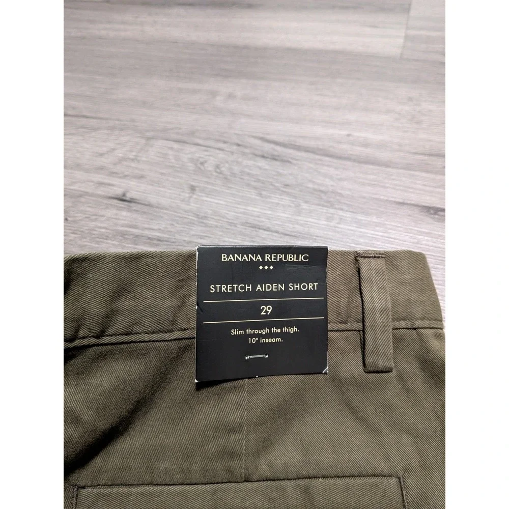 NWT Banana Republic Men's Olive Green Flat Front Stretch Aiden Short‎ Size 29x10
